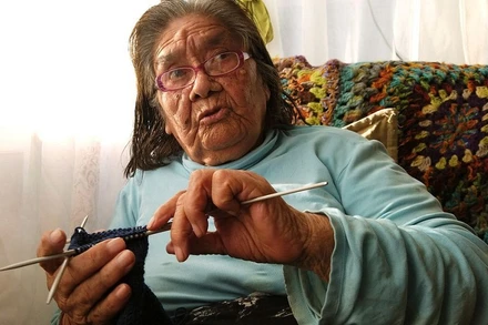 Cụ Cristina Calderon trong 1 cuộc phỏng vấn với báo chí tại nhà riêng ở làng Ukika, Puerto Williams, Chile, ngày 17/5/2019. (Ảnh: REUTERS)