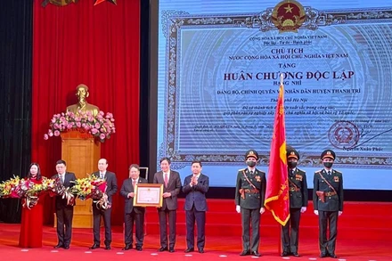 Đảng bộ, chính quyền và Nhân dân huyện Thanh Trì vinh dự đón nhận Huân chương Độc lập hạng Nhì.