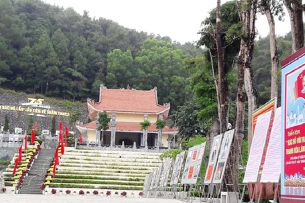 Triển lãm “Bác Hồ với Thanh Hóa - Thanh Hóa làm theo lời Bác” tổ chức tại quần thể di tích-danh thắng ở thị trấn Rừng Thông, huyện Đông Sơn.