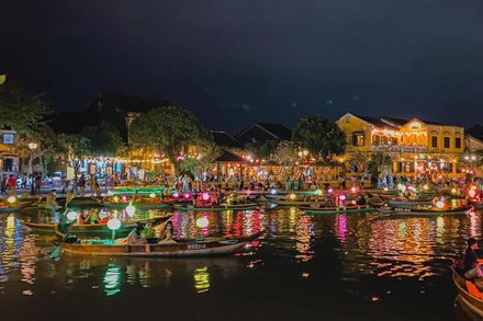 Hội An lung linh về đêm (Ảnh: DUY HẬU)