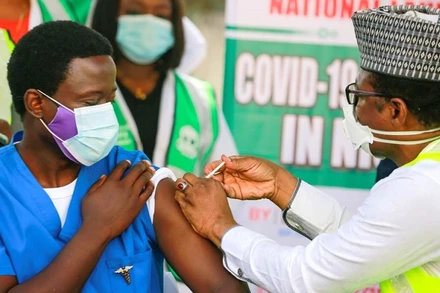 Tiêm vaccine ngừa Covid-19 ở Abuja, Nigeria, ngày 5/3/2021. (Ảnh: REUTERS)
