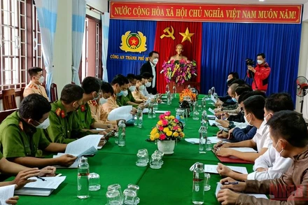 Liên ngành nhóm họp để triển khai công tác khắc phục hậu quả vụ tai nạn chìm tàu ở Hội An. 