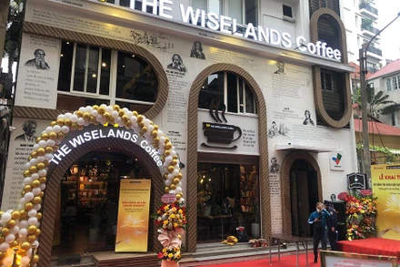 Thư quán cà-phê sách Wiselands Coffee tọa lạc trong ngõ Hạ Hồi (Hà Nội).