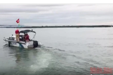 Lực lượng cứu hộ, cứu nạn mở rộng phạm vi tìm kiếm các nạn nhân còn mất tích.