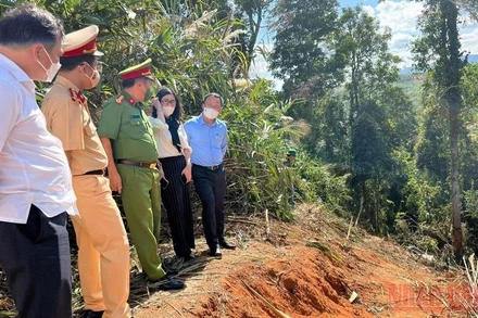 Các cơ quan chức năng đến hiện trường chỉ đạo khắc phục hậu quả, điều tra làm rõ nguyên nhân vụ tai nạn giao thông đặc biệt nghiêm trọng tại Gia Lai. (Ảnh: Uỷ ban An toàn giao thông quốc gia cung cấp).