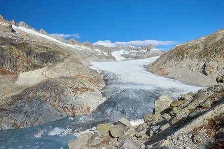 Sông băng Rhone ở Obergoms, Thụy Sĩ. (Ảnh: Reuters)