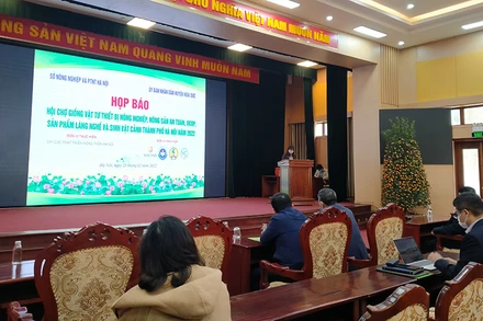 Quang cảnh họp báo.