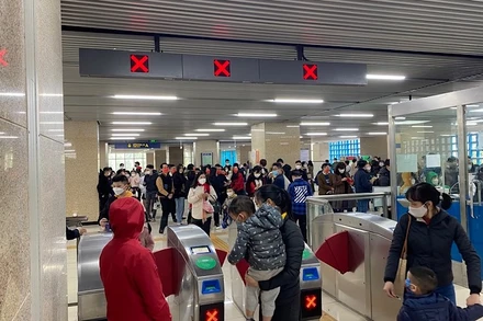 Lượng khách đi tàu Cát Linh-Hà Đông tăng kỷ lục trong ngày mùng 4 Tết
