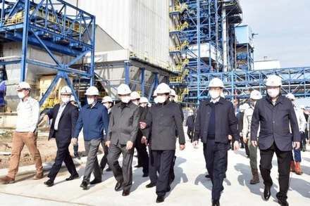 Phó Thủ tướng Lê Văn Thành đi thị sát công trường dự án Nhiệt điện Thái Bình 2.