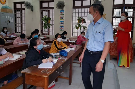 Lãnh đạo tỉnh Phú Yên kiểm tra, nhắc nhở các trường học tăng cường công tác phòng, chống dịch Covid-19.