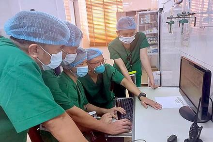 Theo dõi, điều trị bệnh nhân F0 từ xa.