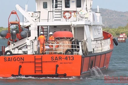 Tàu SAR 413 của Trung tâm Phối hợp Tìm kiếm-Cứu nạn hàng hải khu vực 3 lên đường ra vị trí tàu Vandon Ace gặp nạn.