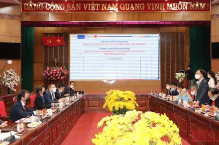 Đoàn công tác Cơ quan phát triển Pháp (AFD) tại Việt Nam và lãnh đạo UBND tỉnh Điện Biên trao đổi các bước triển khai dự án.