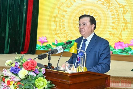 Đồng chí Đinh Tiến Dũng, Ủy viên Bộ Chính trị, Bí thư Thành ủy phát biểu ý kiến tại buổi làm việc với huyện Đông Anh. (Ảnh: DUY LINH)