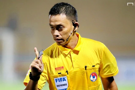Trọng tài Ngô Duy Lân. (Ảnh: Goal)