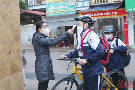 Thành phố Thái Nguyên yêu cầu thực hiện nhiều biện pháp an toàn để kiềm chế dịch Covid-19 lây lan trong trường học.