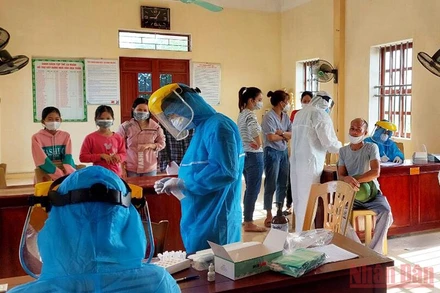 Phát hiện nhiều ca F0, một số xã tại tỉnh Thái Bình phải tổ chức xét nghiệm toàn dân để sàng lọc F0 khỏi cộng đồng. (Ảnh: Mai Tú)