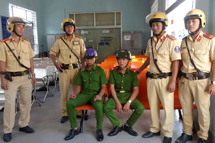 Ảnh minh họa: Bắt giữ đối tượng giả danh công an. (Nguồn: CAND)