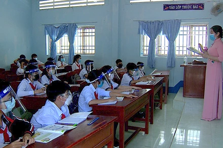 Từ 7/2, học sinh từ lớp 6 đến lớp 12 ở Cà Mau sẽ đến trường học trực tiếp.