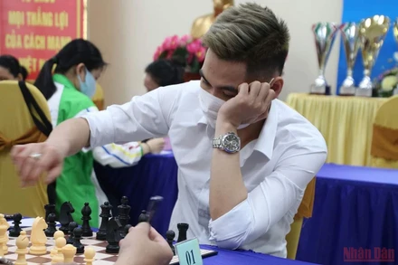 Nhà vô địch cờ tiêu chuẩn và cờ chớp nam năm 2021 Tuấn Minh sẽ khó khăn để bảo vệ ngôi đầu.