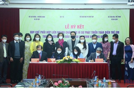 Lễ ký kết Quy chế phối hợp liên ngành thực hiện Đề án chăm sóc vì sự phát triển toàn diện của trẻ thơ những năm đầu đời tại gia đình và cộng đồng giai đoạn 2018-2025.