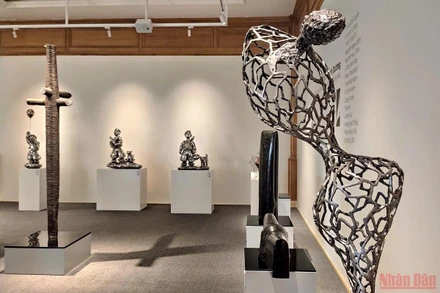 Không gian Triển lãm Điêu khắc 2022 trong chuỗi sự kiện "Đường tới ánh dương". (Ảnh: Minh Duy)