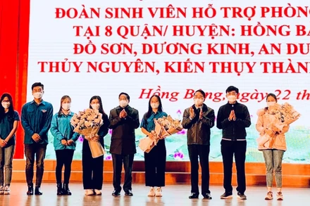 Lãnh đạo Sở Y tế Hải Phòng gặp mặt đại diện sinh viên các trường tham gia hỗ trợ phòng, chống dịch tại các Trạm Y tế phường.