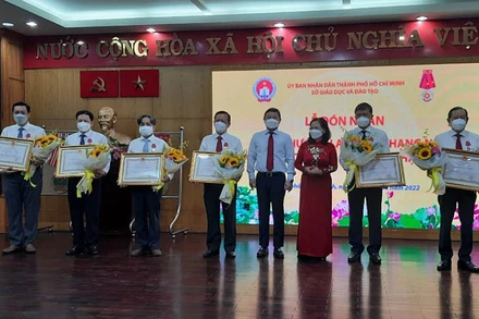 Các cá nhân vinh dự nhận Huân chương Lao động hạng Nhì và hạng Ba. 