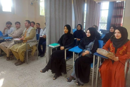 Một lớp học tại Đại học Avicenna ở Kabul, Afghanistan hồi tháng 9/2021. (Ảnh: REUTERS)