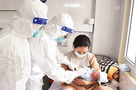 Chăm sóc, điều trị sản phụ nhiễm Covid-19 tại Bệnh viện Hòa Vang, thành phố Đà Nẵng.
