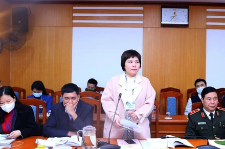 PGS. TS Đỗ Thị Thu Hằng, Viện trưởng Viện Báo chí, Học viện Báo chí và Tuyên truyền đưa ý kiến tại hội thảo.