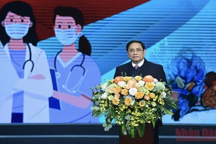 Thủ tướng Phạm Minh Chính gửi lời cảm ơn sâu sắc đến thầy thuốc, nhân viên y tế trên toàn quốc. (Ảnh: Trần Hải)