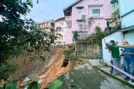 Hiện trường sự cố sạt lở khu vực đầu đường Khe Sanh, phường 10, TP Đà Lạt.