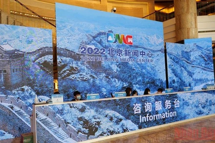 Trung tâm báo chí Olympic mùa đông Bắc Kinh 2022 với trang trí Vạn lý trường thành trong băng tuyết rất đẹp mắt.