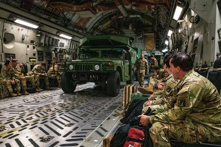 Nhóm binh sĩ tăng cường của Mỹ tới thành phố Wiesbaden, Đức ngày 4/2/2022. (Ảnh: AFP/TTXVN)