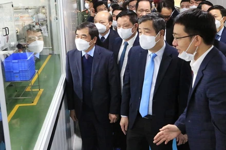 Lãnh đạo tỉnh Thái Bình tham quan dây chuyền sản xuất bánh kẹo khép kín, vô trùng tại Công ty cổ phần quốc tế Bảo Hưng.