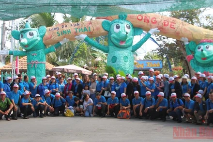 Làng Du lịch Ông Đề, huyện Phong Điền, TP Cần Thơ đón hơn 5.000 lượt khách mỗi ngày.