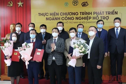 Các doanh nghiệp được trao chủ trương đầu tư và hợp đồng thuê đất tại khu công nghiệp Hanssip.