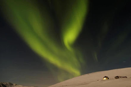 Cực quang huyền ảo trên bầu trời mùa đông ở Husavik, Iceland, ngày 13/2/2022.