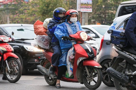 Phương tiện dồn về Thủ đô.