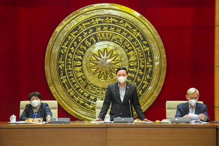 Phó Chủ tịch Quốc hội Nguyễn Khắc Định điều hành phiên họp của Tổ Công tác nhằm tháo gỡ nhiều vấn đề trong việc mở cửa lại trường học, bảo đảm sức khỏe cho học sinh và giáo viên. (Ảnh: Cổng Thông tin điện tử Quốc hội)