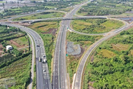 Cao tốc Trung Lương-Mỹ Thuận cho phương tiện lưu thông 2 chiều phục vụ nhân dân dịp Tết Nguyên đán. (Ảnh: Tập đoàn Đèo Cả cung cấp)