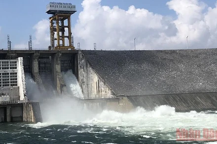 Thủy điện Thác Bà xả nước phục vụ đổ ải vụ đông xuân.