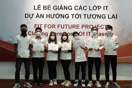 Các học viên trong lễ bế giảng (Ảnh: REACH).