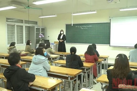 Quận Đống Đa diễn tập để chuẩn bị đón học sinh tiểu học đến trường. (Ảnh: GIANG NAM)