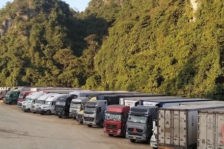 Hàng nghìn xe chở nông sản vẫn đang ùn ứ ở cửa khẩu Tân Thanh, Văn Lãng (Lạng Sơn).