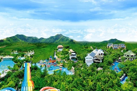 Toàn cảnh khu du lịch Công viên suối khoáng nóng Núi Thần Tài.