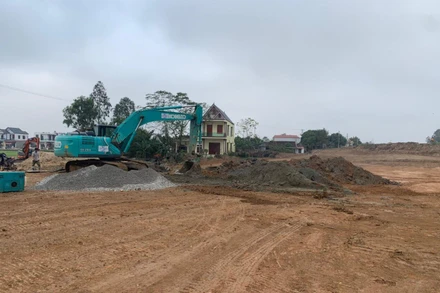 Giá nguyên vật liệu đầu vào phục vụ thi công cao tốc bắc-nam như thép, xăng dầu, xi măng,… tăng chóng mặt, khiến các nhà thầu có nguy cơ thua lỗ nặng. (Ảnh chụp tại dự án cao tốc bắc-nam đoạn Mai Sơn-quốc lộ 45).