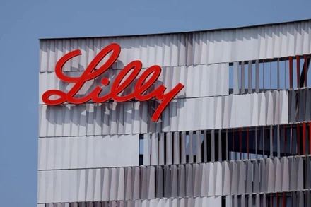 Logo của Eli Lilly bên ngoài một văn phòng của hãng tại San Diego, California, Mỹ. (Ảnh: Reuters)