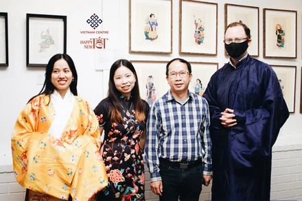 Áo dài và cổ phục Việt Nam được giới thiệu tại triển lãm “Happy New Tết”.